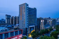 Yuechangan International Holiday Hotel - Bergblick