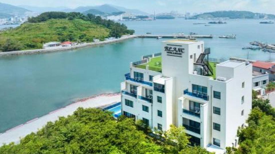 Blanc Hotel & Resort