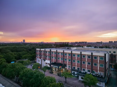 Rezen Select  Shanghai International Resort Отели рядом с достопримечательностью «Bi Yunjingyuan»