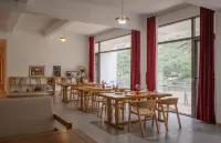 Kanshanshishan Riverside Garden Hotel (Danba Jiaju Cangzhai Branch) Các khách sạn ở Đan Ba