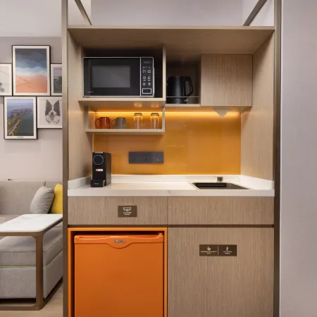 SUITES BY HILTON