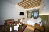 Shine. Shanyu | Lì Lì Wàn Xiāng Cafe · Bar ° Shì Wéi Chá Kā Design Xiaozhù