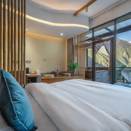 Sky Hideaway Villa|Embracing Nature in the Mountains Отели в г. Лудинг