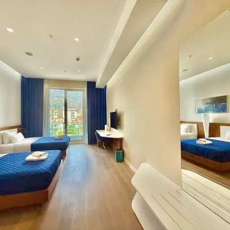 Condo Studio Plaza