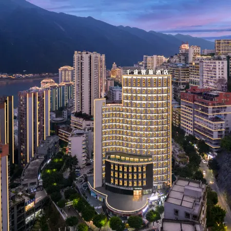 Qian Tu Hotel(Chongqing Wushan County Municipal Plaza)