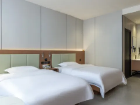Super 8 Hotel（G216 Store, Gaize County, Ngari Prefecture） Hotels in Gertse