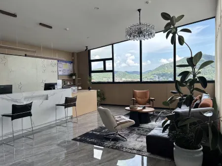 Liuyang Qiyun Yanyu Hotel (Sky Theater) Отели в г. Люян