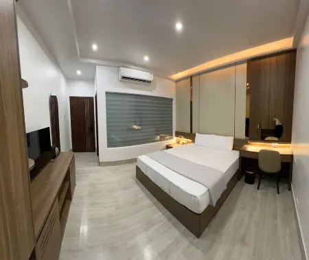 Royal Hotel Отели в г. Монгкай