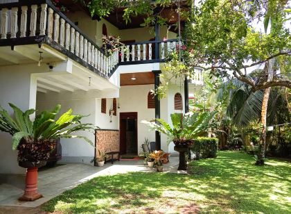 Unawatuna Villa Bird Nest