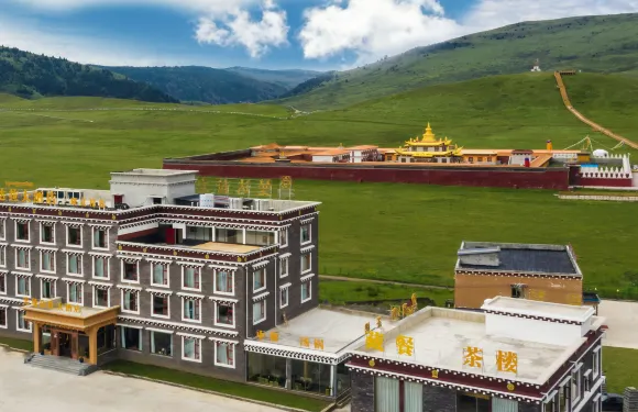 康定塔公草原曼達拉酒店