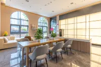 Four Seasons Garden Hotel - parking