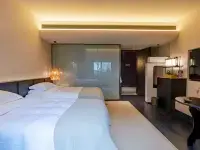 Qianyan Li Bai Hotel at Fuxian Lake (Guanglong Town)