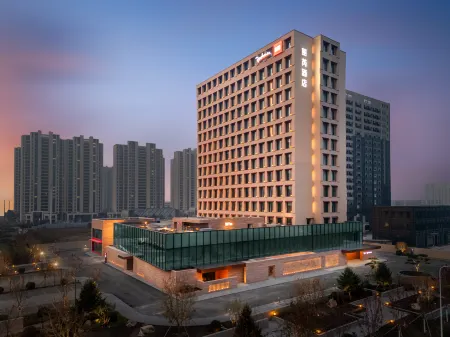 Radisson RED Jingyue Changchun Отели рядом с достопримечательностью «College of Humanities & Science of Northeast Normal University»