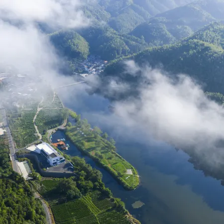 Qingshan Bailu Homestay