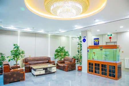 Super 8 Hotel (Chengde Weichang Hedong Branch) Отели в г. Вейчан