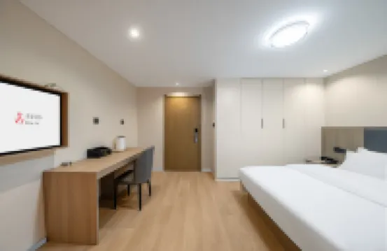 Home Inn Huayi Zhilü Hotel (Zhengzhou Zhongyuan Futa Metro Station Branch) Hotels near Fu Tower