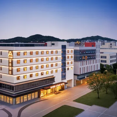Atour Hotel Wuxi Meiyuan Taihu Hotels near Plum Garden