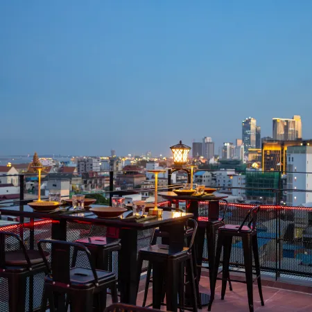 SH Hotel Отели рядом с достопримечательностью «Торговый Центр Сория»