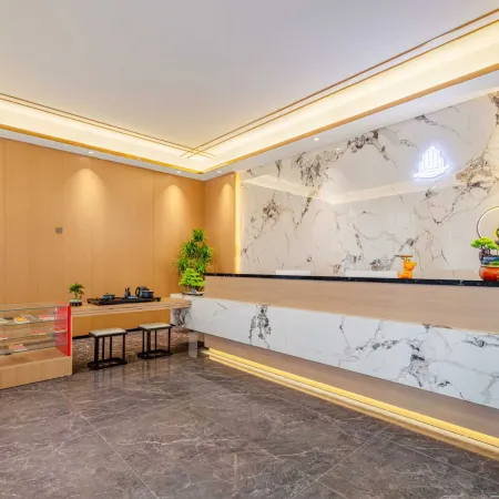 Park Hyatt Hotel (Lin County Bus Station Wangfu Shopping Center)