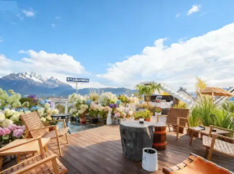 Baina Hotel (Lijiang Gucheng District Dashuiche)