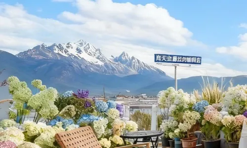 Baina Hotel (Lijiang Gucheng District Dashuiche)