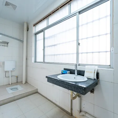 Beihai Yuejian Meijia · Qiying Homestay (Railway Station) Отели рядом со станцией Beihai Railway Station