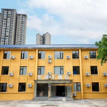 Dongrunfeng Hotel (Zigong Caideng Park)