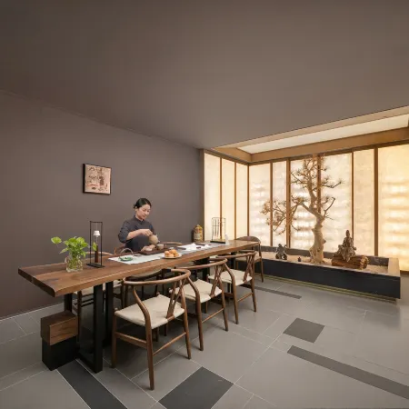 Dongfang Jinchen Hotel