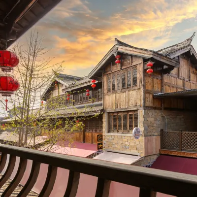 โรงแรมโกลเด้นดูน 2 เหมา โรงแรมใกล้เมืองโบราณชิงเหยียน
