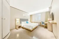 Home Inn Yiju Hotel (Qingdao May 4th Square Mixc City Zhiquan Road Metro Station Branch) Hotels in Qingdao