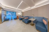 HanTing Hotel (Manas Zhonghua Road Fenghuang Commercial Building)