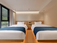 Floral Hotel · Hongkeng Slow Retreat | Forest Stream Mountain Healing Villa (Oedo Hot Spring Branch) Hotels in Jiande