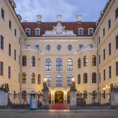 Hotel Taschenbergpalais Kempinski Dresden ヘールクレスコイレ周辺のホテル