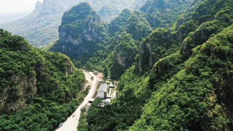 Yi Qingxu Mountain · Shanquan Courtyard Luxury Mountain Residence Homestay in Contea di Yi