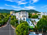 Q SONG CHI CON DAO HOTEL Hotels near Dat Doc Beach