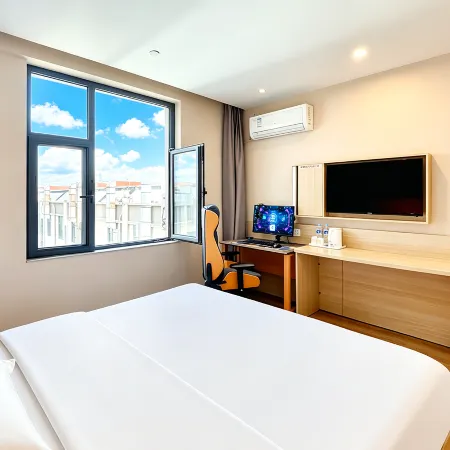 Yaxin E-Sports Hotel (Lüliang Xiaoyi Wanda Plaza City Hall)