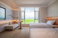 Xiate Holiday Hotel (Zhaosu Wetland Park) - parking