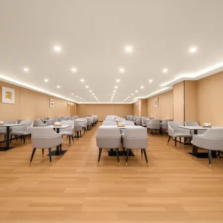 Xinxiang Grand Hotel (DL Pangdonglai Life Plaza Erpang)