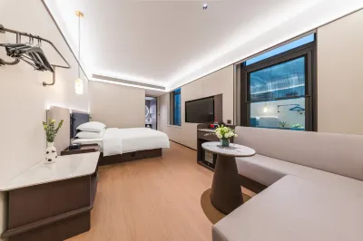 Jinglai Light Luxury Hotel (Shanghai Lujiabang Road Metro Station Branch) Hotels in Yu Garden Area
