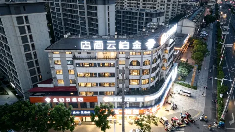 Jinbaiyun Hotel (Lujiang Andeli Hengtai City) in หลูเจียง