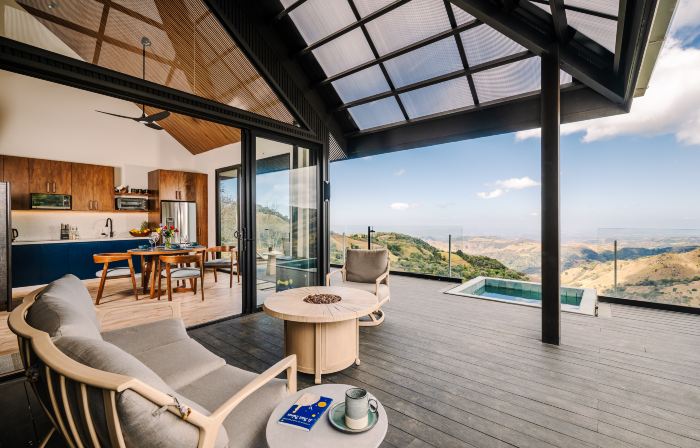 Lakay Monteverde: Heated Pool, Golf Cart Breakfast