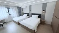 Luxe Executive Apartment & Spa & Restaurant - parking