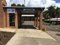 Bega Downs Motor Inn - Parkplatz