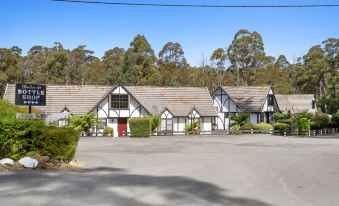 The Fox and Hounds Historic Hotel