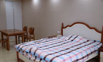 Wuyi Hushan Square B&B