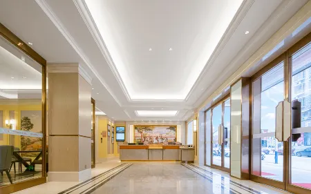 Vienna Hotel (Yizhou Railway Station) Отели рядом с достопримечательностью «Hechi University»