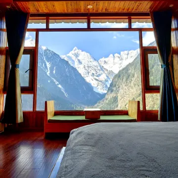 貓在雨崩雪山觀景民宿 雨崩神瀑附近的飯店