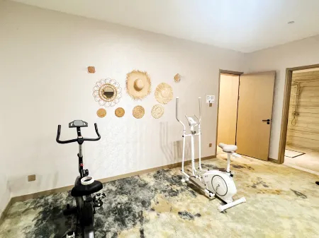 Five Elephants Hotel Отели рядом с достопримечательностью «Отрес Бич»