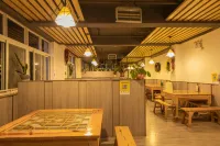 Four Seasons Arrangement Hotel (Qujing Garden Shop)