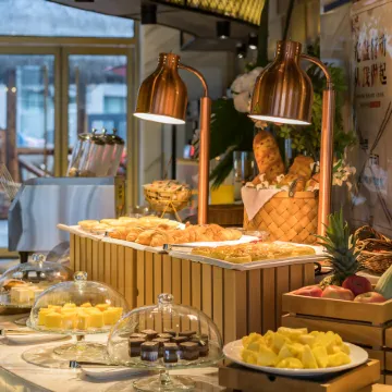 VOYAGE INTERNATIONAL HOTEL (Capital Airport New National Exhibition Store)